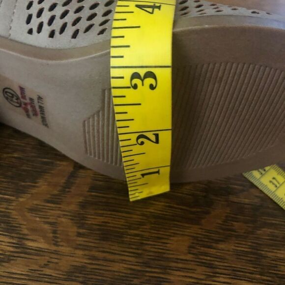 Soda Faux Leather Light Tan Cage Style Peep Toe SANDALS NWOB - Picture 10 of 12